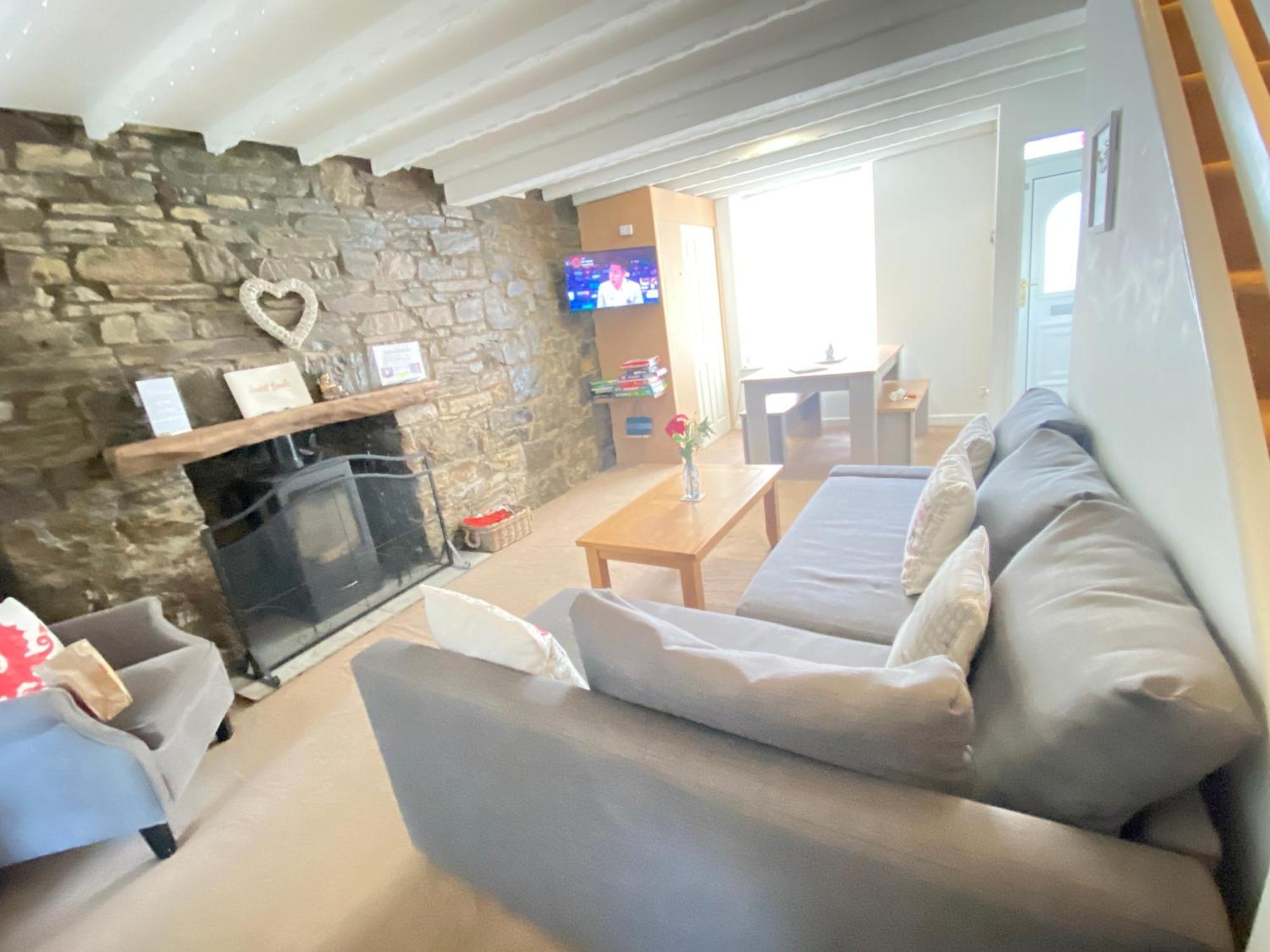 The Cwtch, Log Fire, Sleeps 6, Nr Zip World, Brecon And Bike Park Wales Villa Aberdare Exterior photo